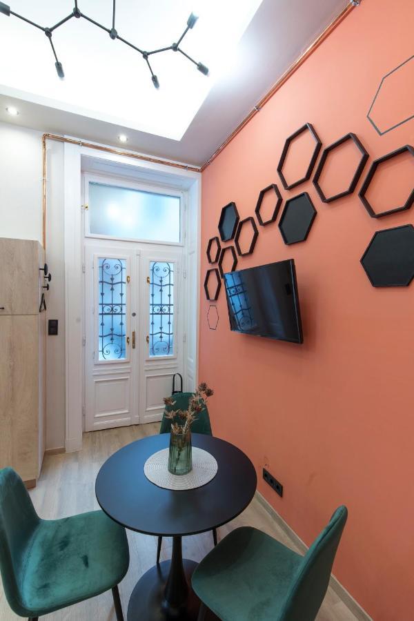 E13 Extravagant Studio Apartment *