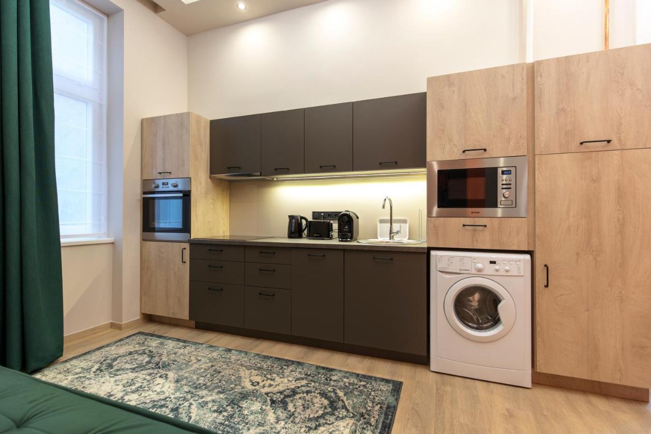 E13 Extravagant Studio Apartment Budapest