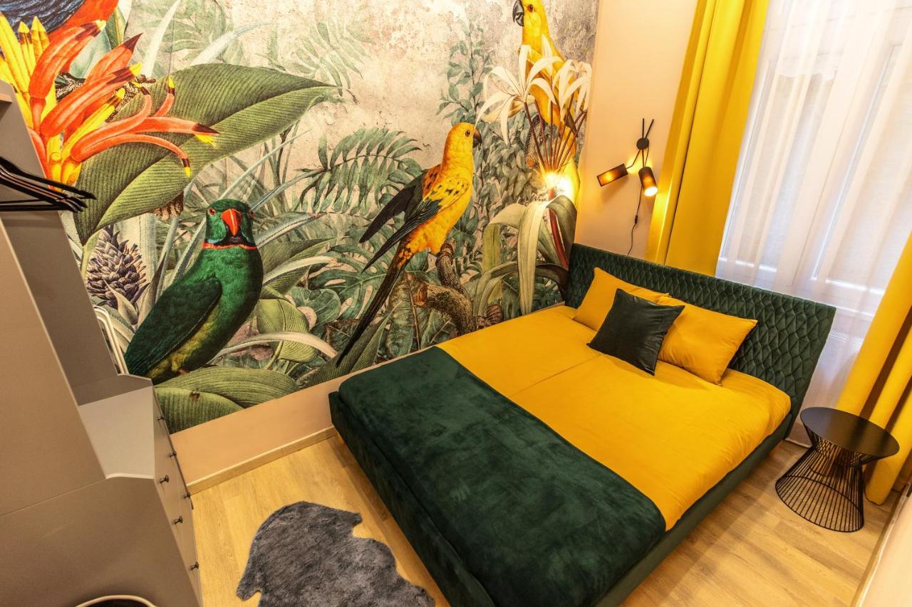 E13 Extravagant Studio Apartment
