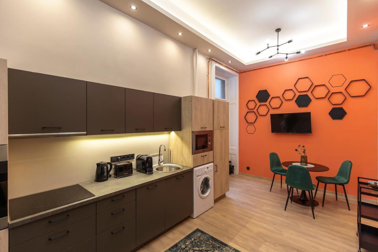 E13 Extravagant Studio *