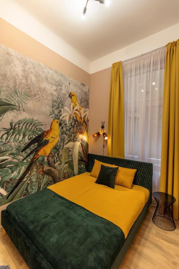 E13 Extravagant Studio * Budapeste